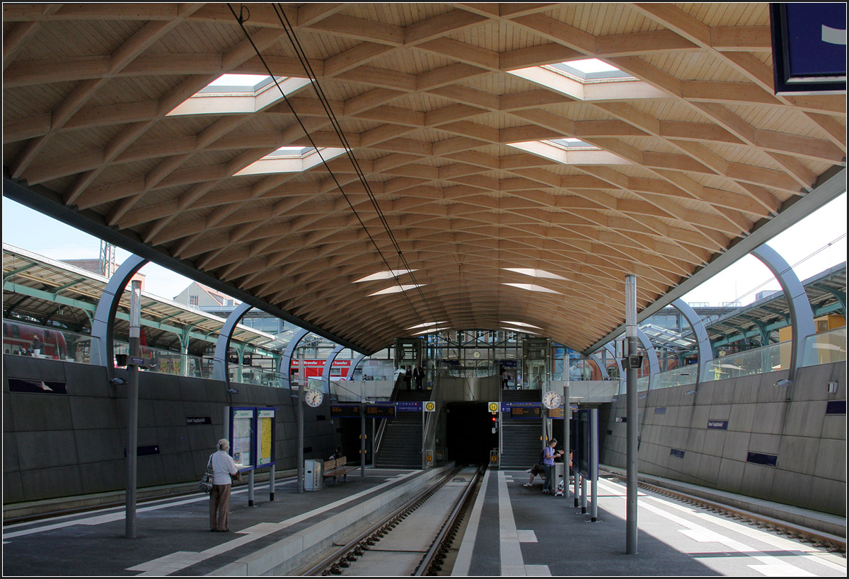 . Die Regio-Tram-Haltestelle am Kassler Hauptbahnhof -

August 2013 (Matthias)
