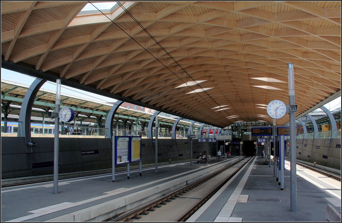 . Die Regio-Tram-Haltestelle am Kassler Hauptbahnhof -

August 2013 (Matthias)
