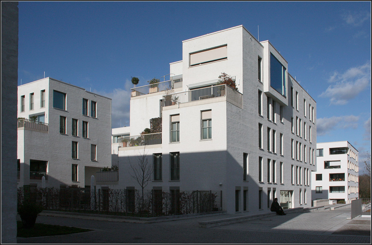 . Drei Wohngebäude auf dem Stuttgarter Killesberg -

November 2015 (M)