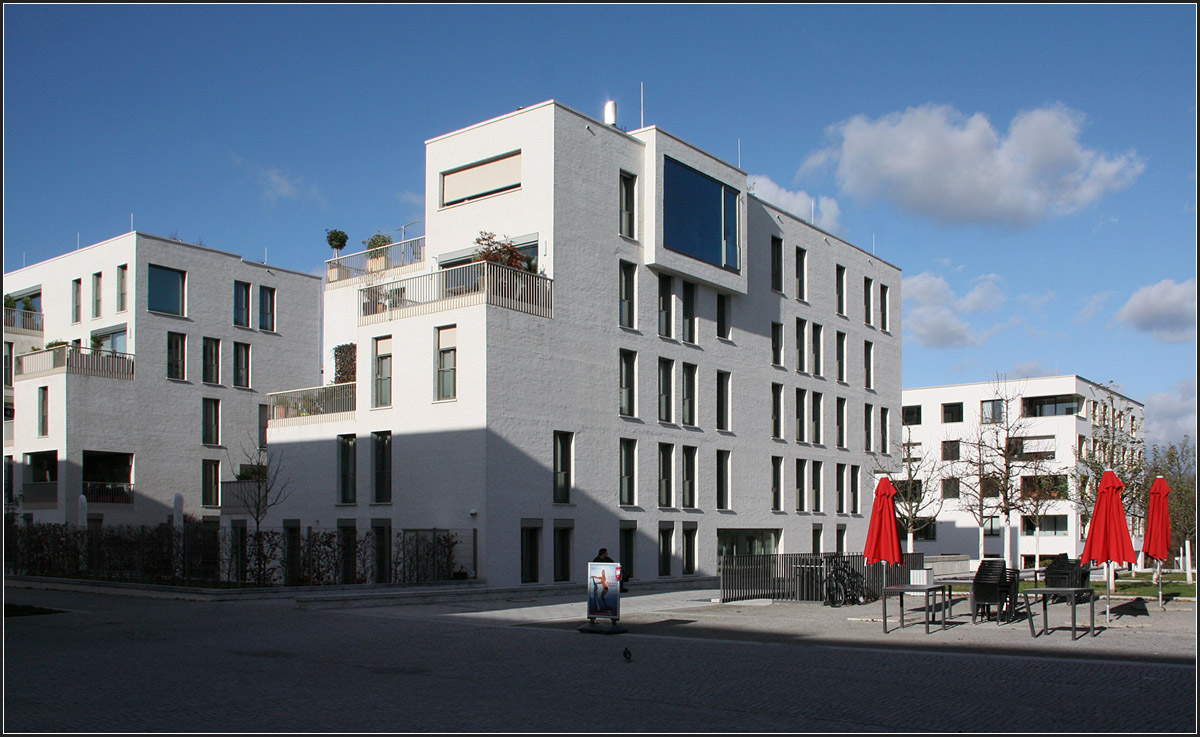 . Drei Wohngebäude auf dem Stuttgarter Killesberg -

November 2015 (M)