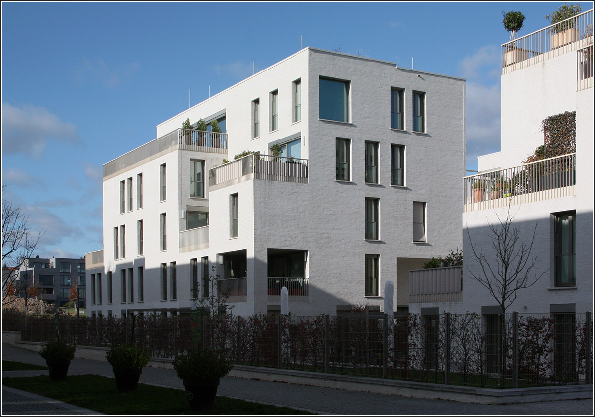 . Drei Wohngebäude auf dem Stuttgarter Killesberg -

November 2015 (M)