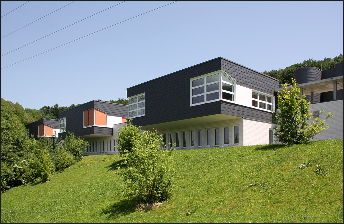 . Duale Hochschule Lörrach -

Die Pavillonsbauen von der Talseite her gesehen.

Juni 2013 (Matthias)