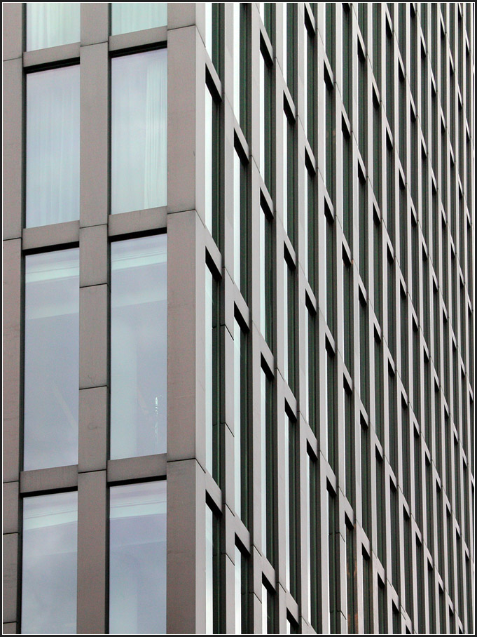 . Empire Riverside Hotel in Hamburg -

August 2011 (Matthias)