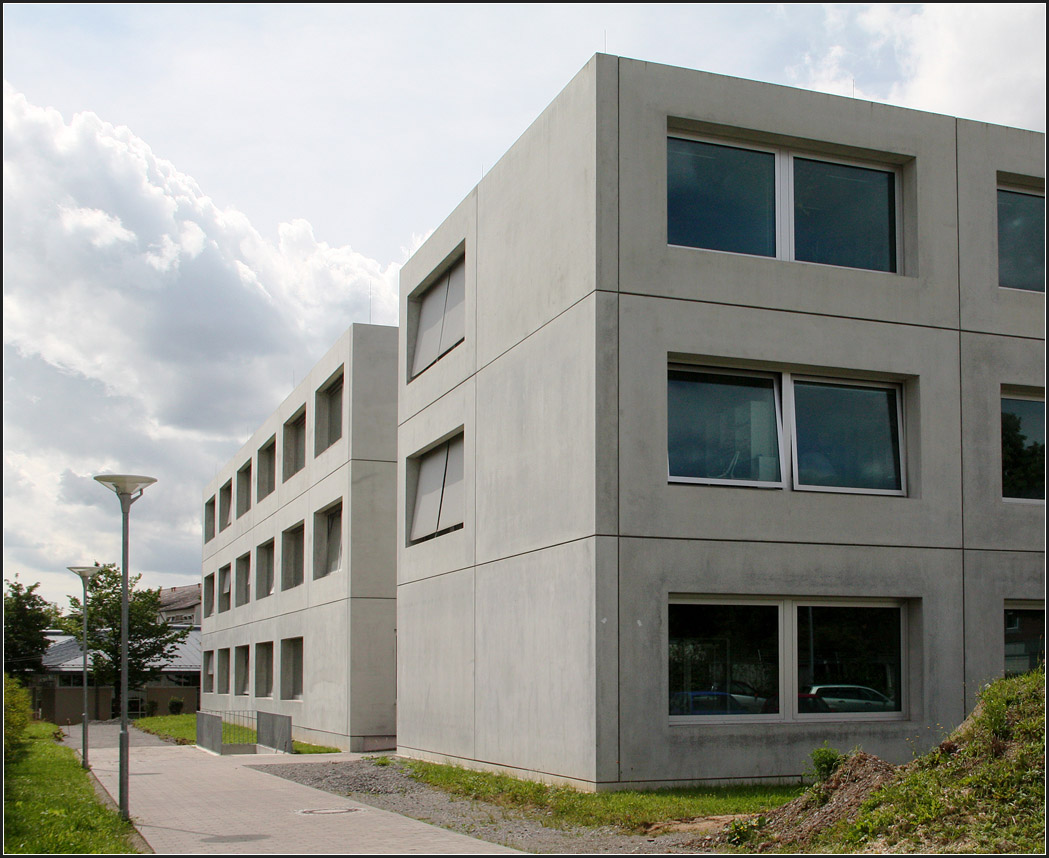 . Forschungszentrum der Uni Stuttgart -

Ansicht der beiden Gebäude von Nordosten.

August 2014 (Matthias)