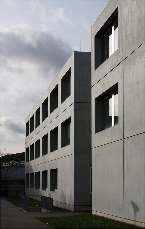 . Forschungszentrum Uni Stuttgart -

Ostfassade. 

November 2015