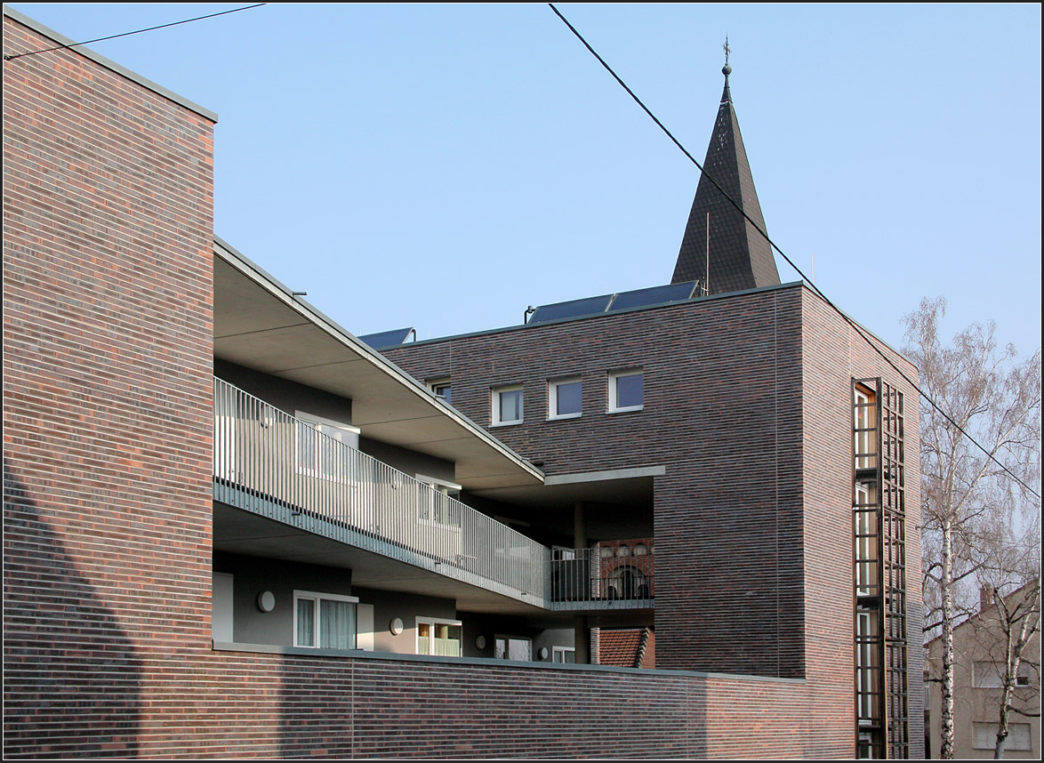 . Gemeindehaus und Seniorenwohnen in Stuttgart-Zuffenhausen -

Die Seniorenwohnungen werden über Laubengänge erschlossen.

April 2013 (Matthias)