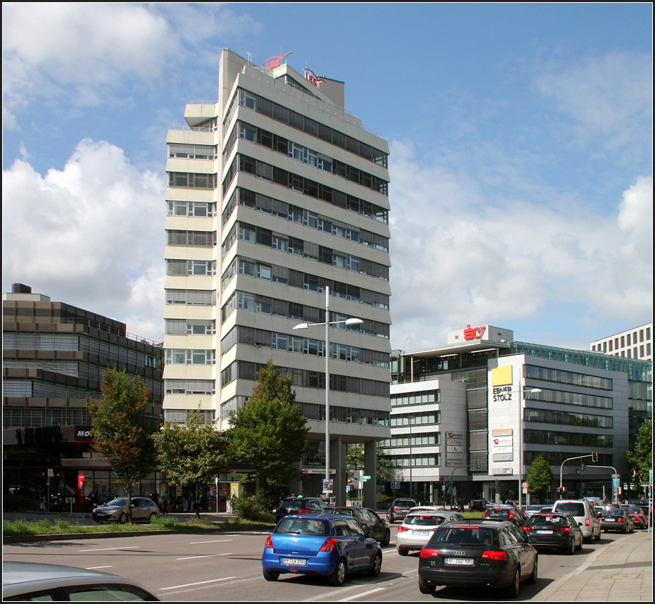 . Hahn-Hochhaus Stuttgart -

In der Innenstadt von Stuttgart steht seit 196 das von Rolf Gutbrod entworfene Hahn-Hochhaus. Entworfen

August 2014 (Matthias)