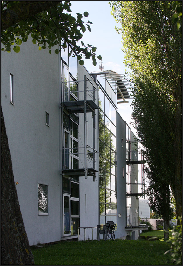 . 'Haus der Ingenieure' Herrenberg -

Die Westseite; hier könnte das Haus erweitert werden.

August 2014 (Matthias)