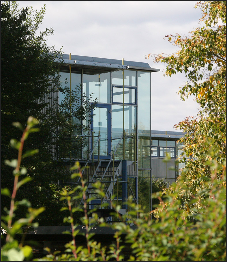 . Hilde-Domin-Schule Herrenberg -

Im Gegenlicht wird die filigrane Gestaltung der Fensterprofil und die transparente Bauweise noch deutlicher. In dem mehrgeschossigen Baukörper findet sich auch die für die Architekten typische Halle.

August 2014 (Matthias)