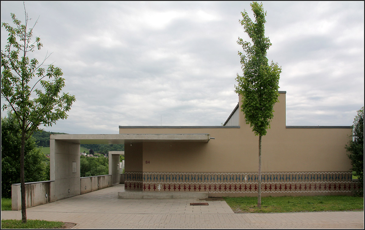 . Kindergarten 'Badener Hof' in Heilbronn -

Dio Straßen- bzw. Eingangsseite.

Juni 2010 (Matthias)