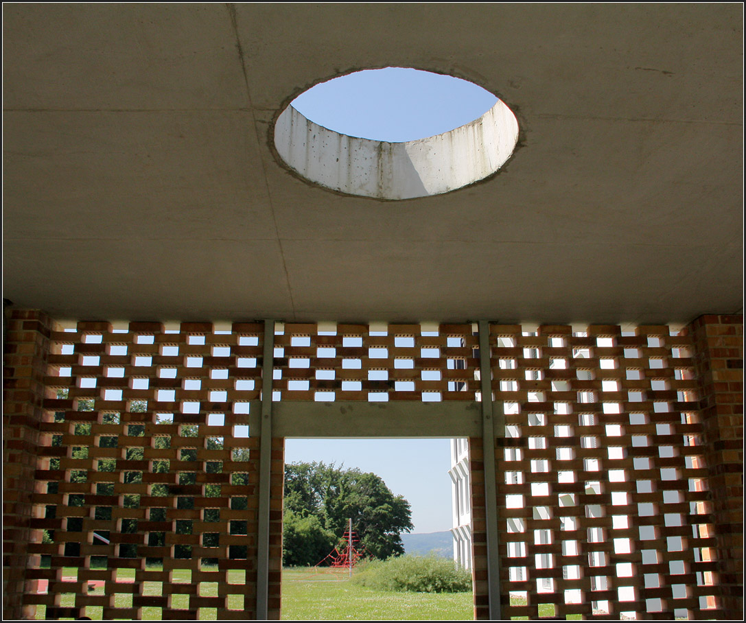 . Marianum Kloster Hegne, Allensbach - 

Detailansicht der nördlichen Mauer.

Juni 2013 (Matthias)
