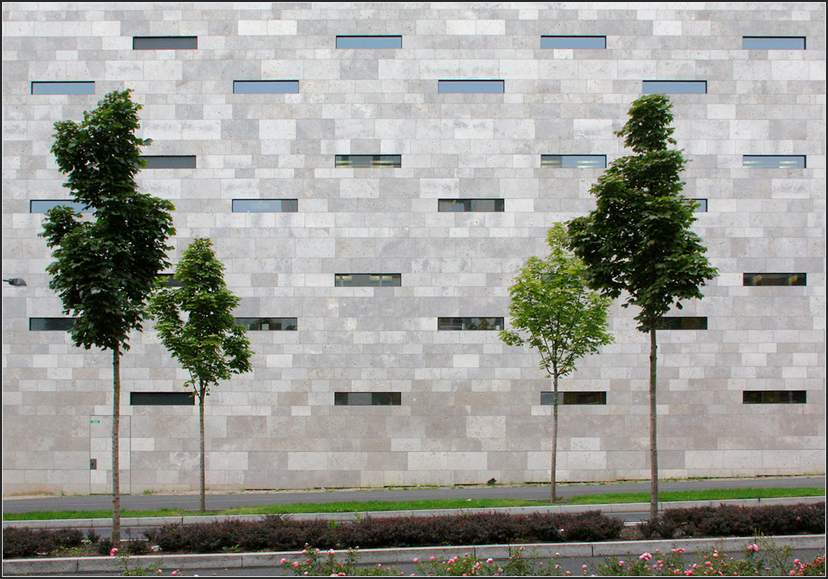. Max-Planck-Institut für europäische Rechtsgeschichte in Frankfurt am Main -

Impression der östlichen Fassade.

September 2014 (Matthias)
