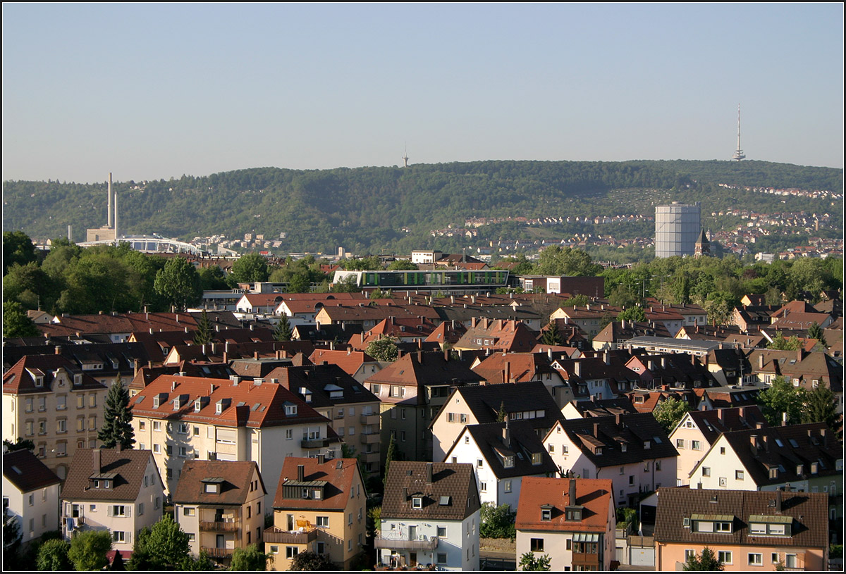 . Maybachschule Stuttgart-Bad Cannstatt -

Das neue Stockwerk 'schwebt' über den Dächern der Stadt.

Mai 2007 (Matthias)