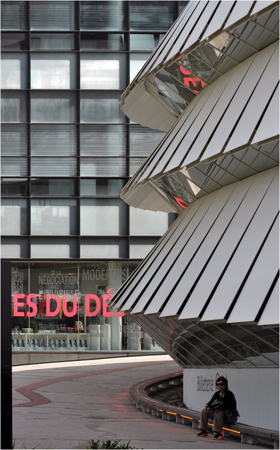 . Musée du Quai Branly, Paris -

Auf der anderen Seite befindet sich der Buchshop. 

Juli 2012 (Jonas)