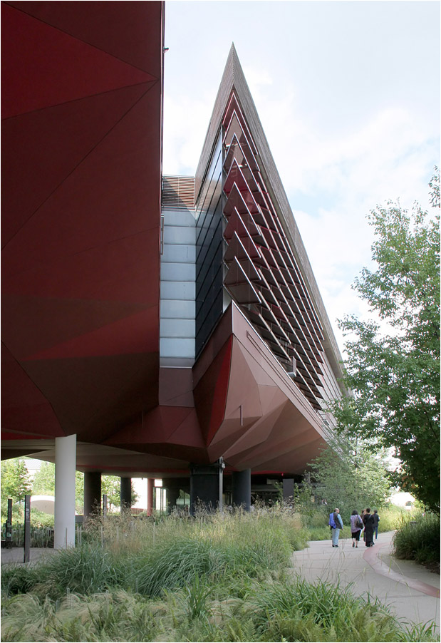 . Musée du Quai Branly, Paris -

Die Südseite. 

Juli 2012 (Matthias)