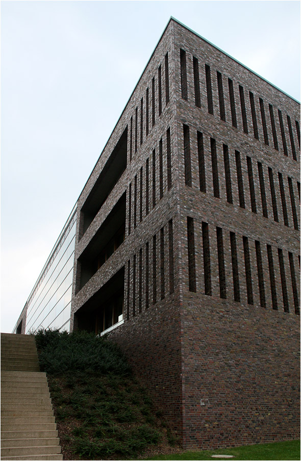 
. Physikalisches Institut der Uni Frankfurt, Riedberg -

Die südöstliche Ecke.

September 2014 (Matthias)