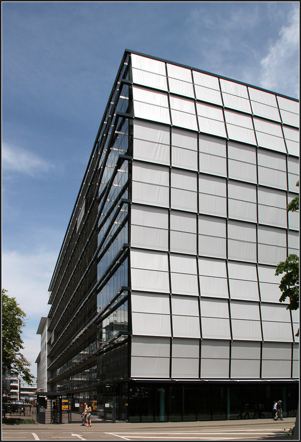 . Roche-Gebäude für Forschung und Entwicklung in Basel-Wettstein - 

Juni 2013 (Matthias)