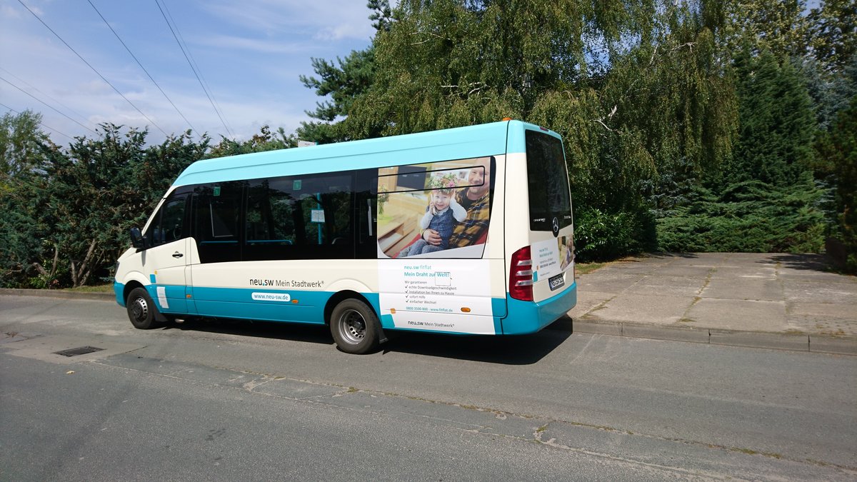 .... dieser Sprinter hat ein Traffic Board fr das Fit Flat ein Produkt der Stadtwerke erhalten wo man sich Internet,Telefon und Fernsehen erhalten kann 