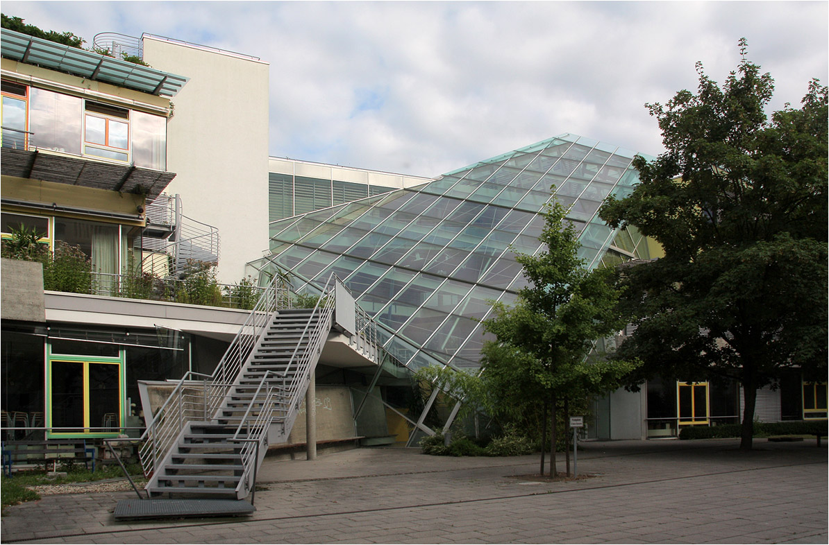 . St. Benno Gymnasium in Dresden -

August 2009 (Matthias)