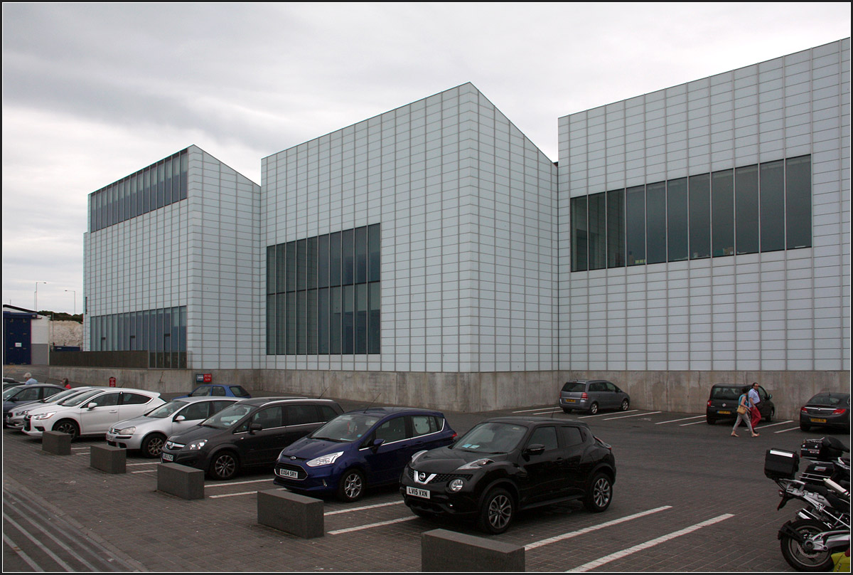 . Turner Contemporary in Margate von David Chipperfield -

Die der Nordsee zugewandte Fassade.

Juni 2015 (Matthias)