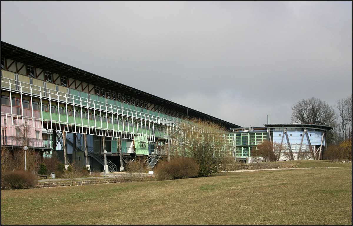 . Universität Ulm West -

Rechts ein angeschossenes Hörsaalgebäude.

März 2008 (Matthias)