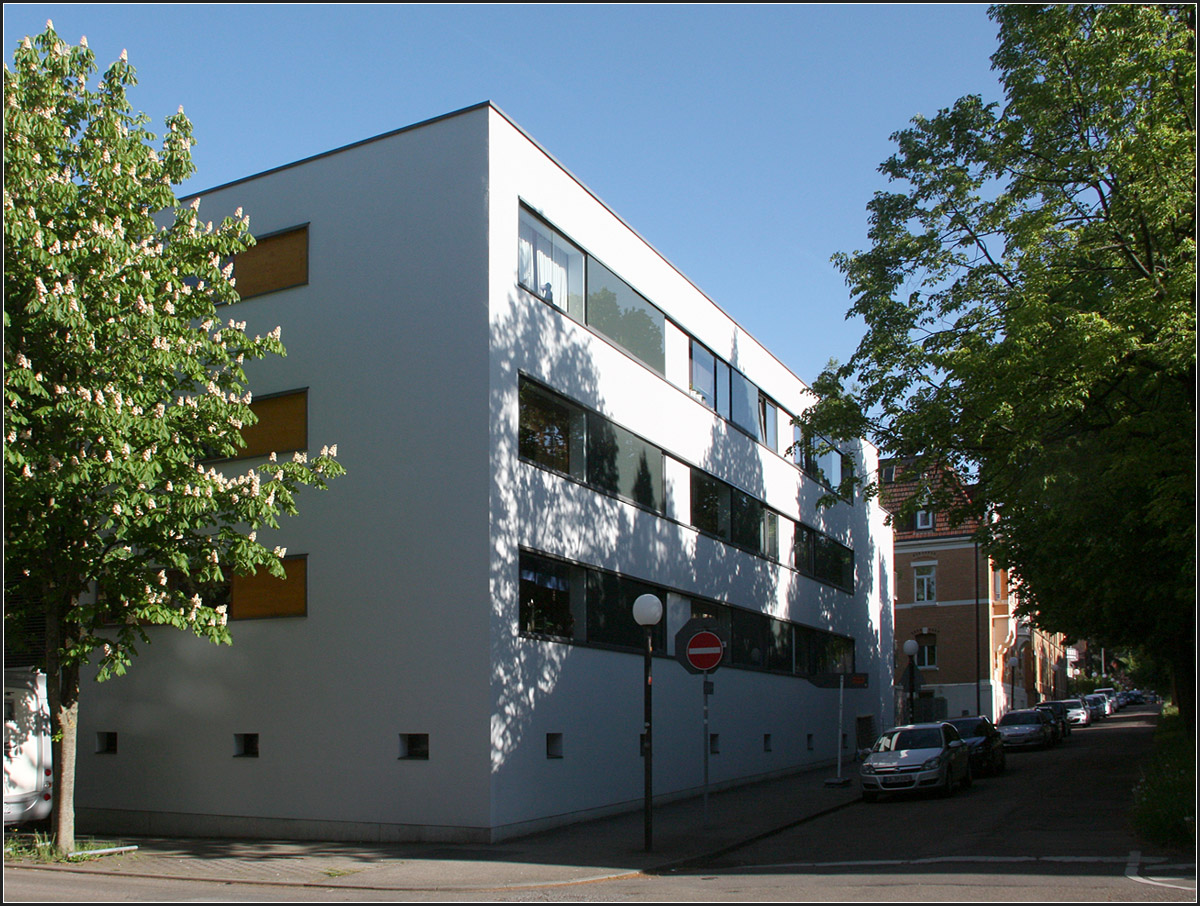 
. Wohnanlage r+u shop in Ludwigsburg -

Ansicht von Nordwesten entlang der Jägerhofallee.

Mai 2015 (Matthias)
