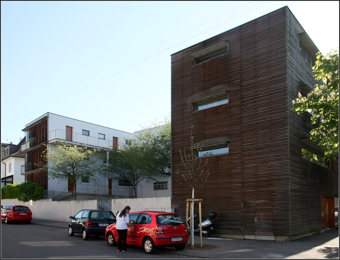 . Wohnanlage r+u shop in Ludwigsburg -

Holz- und Putzfassaden, sowie Sichtbeton bestimmen das Äußere der Anlage.

Mai 2015 (Matthias)