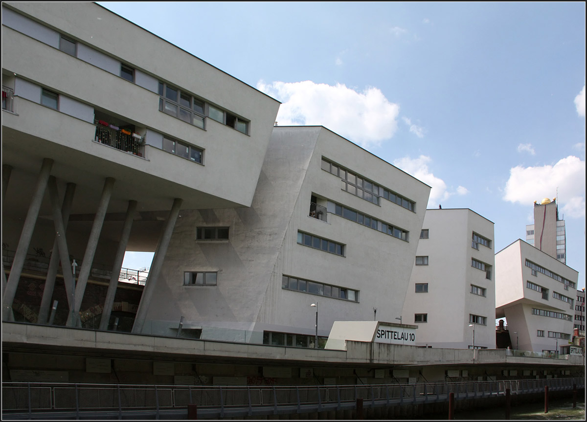 . Wohnbau Spittelau in Wien von Zaha Hadid -

Juni 2015 (Matthias)