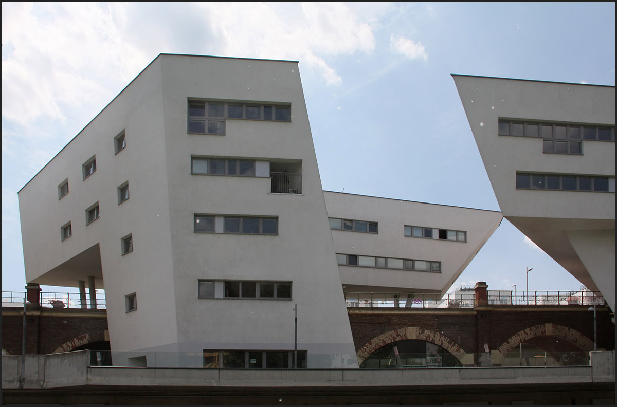 . Wohnbau Spittelau in Wien von Zaha Hadid -

Juni 2015 (Matthias)
