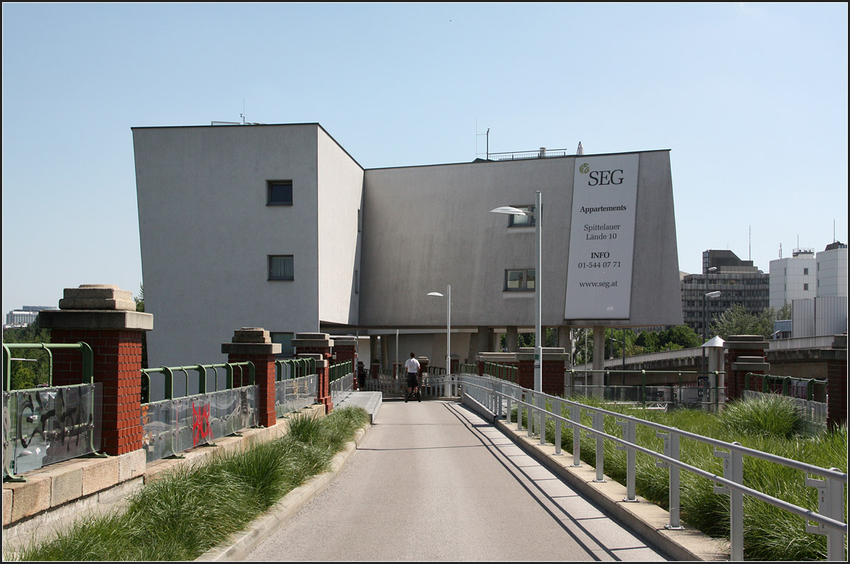 . Wohnbau Spittelau in Wien von Zaha Hadid -

Juni 2015 (Matthias)