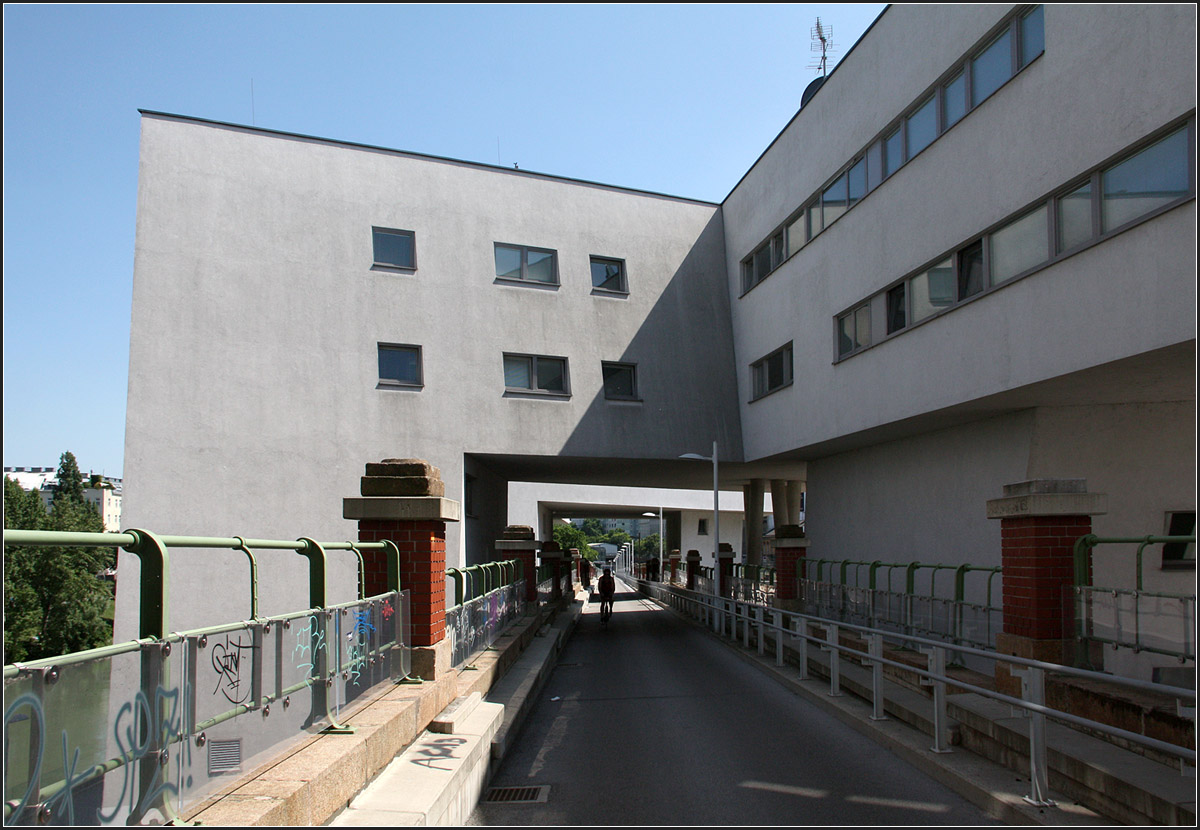 . Wohnbau Spittelau in Wien von Zaha Hadid -

Juni 2015 (Matthias)