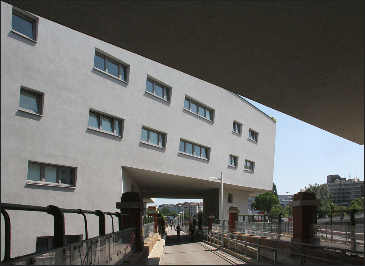 . Wohnbau Spittelau in Wien von Zaha Hadid -

Juni 2015 (Matthias)