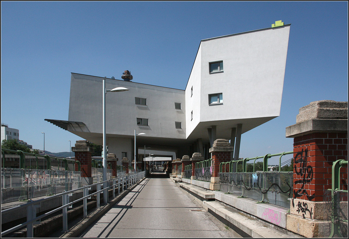 . Wohnbau Spittelau in Wien von Zaha Hadid -

Juni 2015 (Matthias)