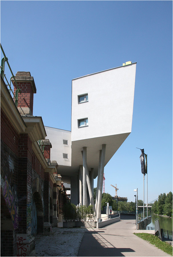 . Wohnbau Spittelau in Wien von Zaha Hadid -

Juni 2015 (Matthias)