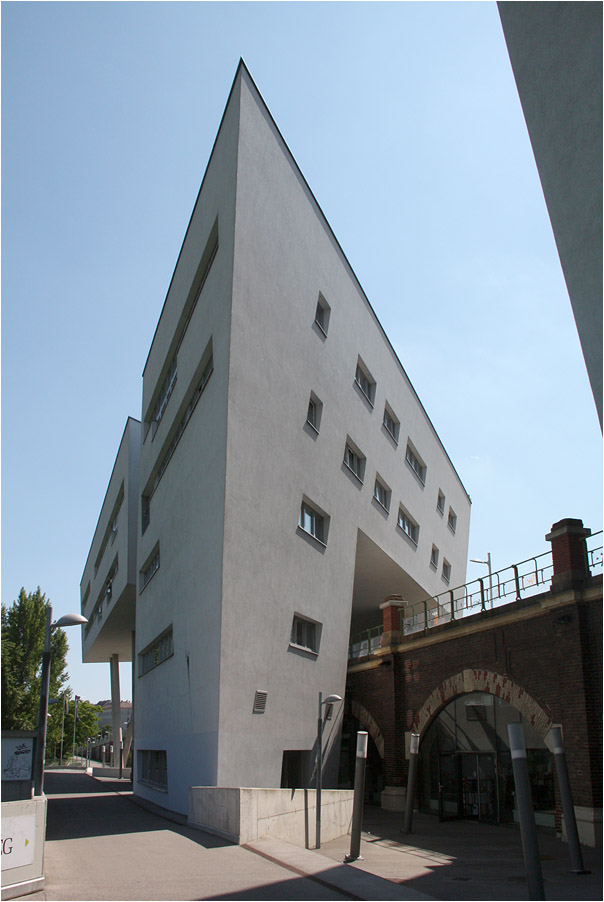 . Wohnbau Spittelau in Wien von Zaha Hadid -

Juni 2015 (Matthias)