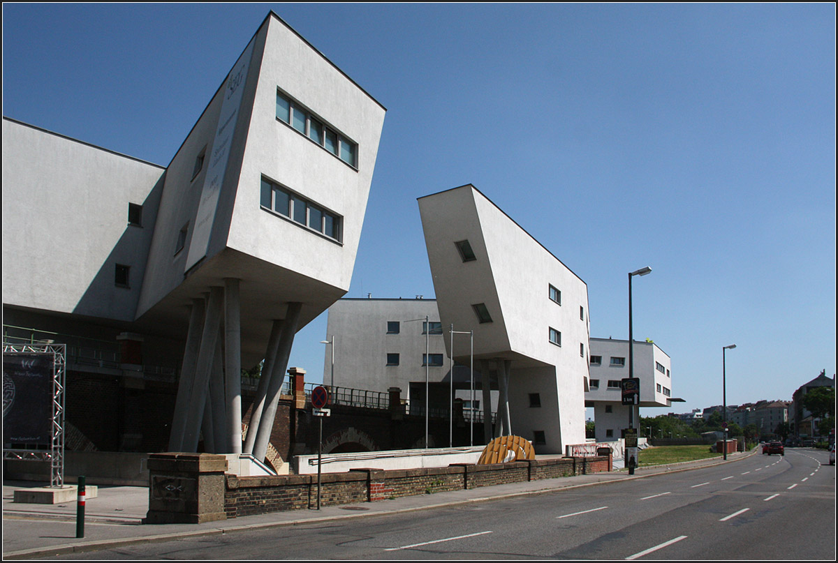 . Wohnbau Spittelau in Wien von Zaha Hadid -

Juni 2015 (Matthias)