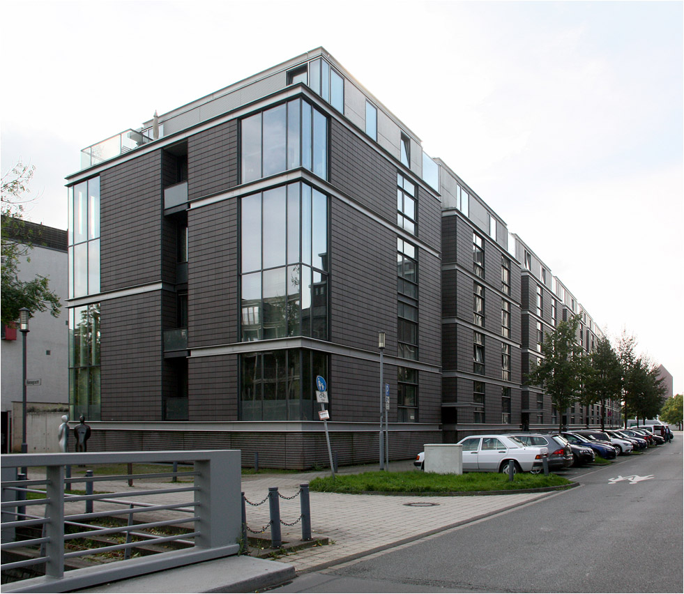 . Wohngebäude am Innenhafen in Duisburg -

Oktober 2014 (Matthias)