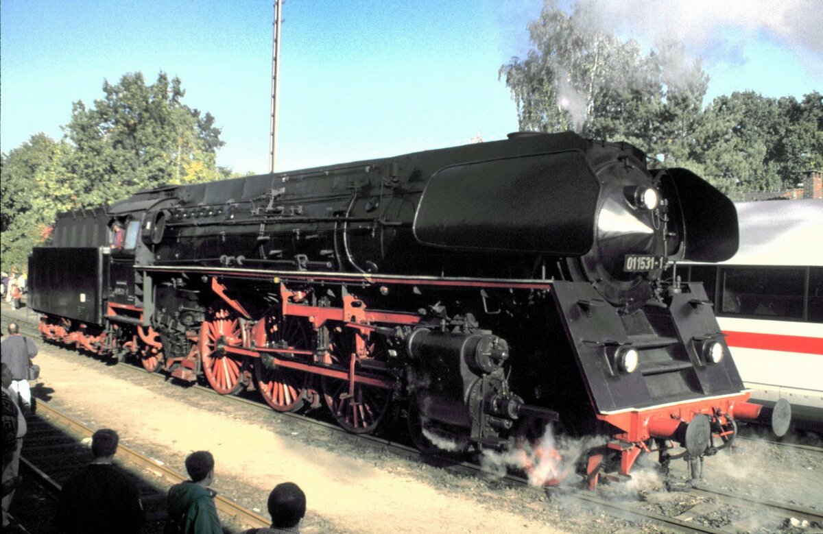 01 1531-1 in Nürnberg bei der Parade zum Jubiläum 100 Jahre DB Museum am 16.10.1999.