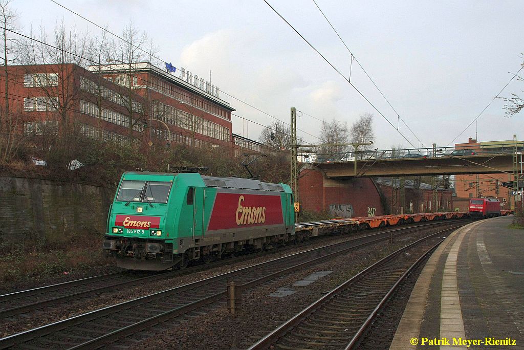 03/02/2015:
Emons 185 612 mit Containerzug in Hamburg-Harburg auf dem Weg nach Süden