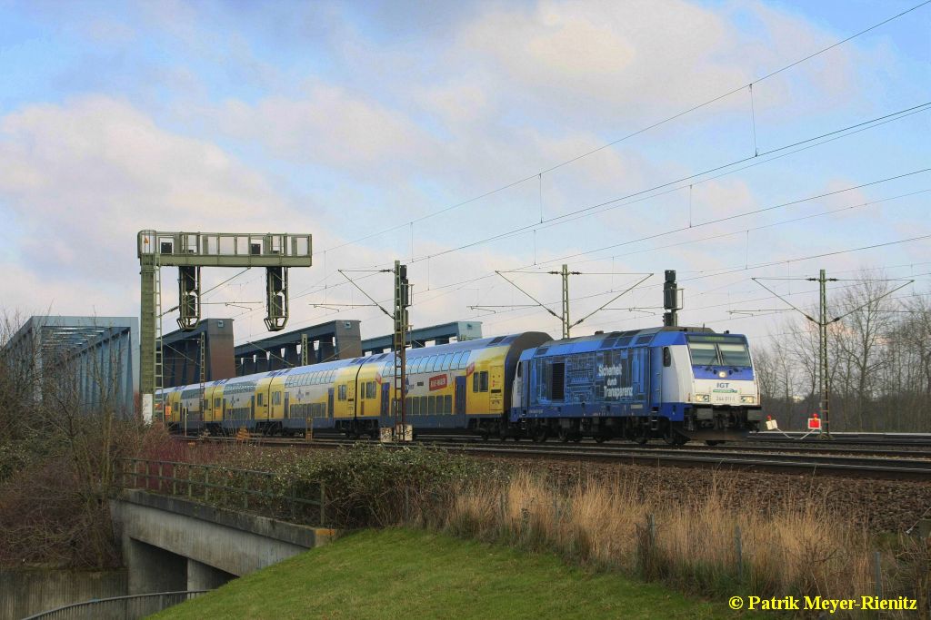 05/02/2015:
IGT 246 011 mit RE5 an den Hamburger Süderelbbrücken auf dem Weg nach Cuxhaven