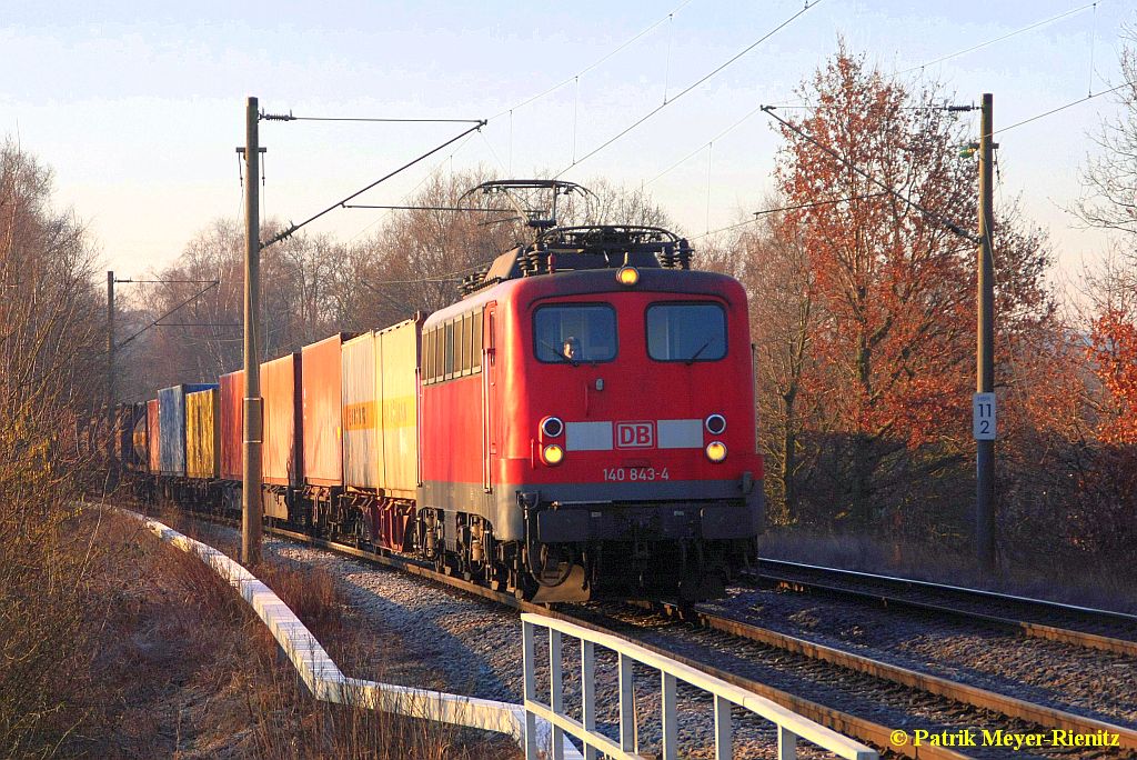 06/02/2015:
140 843 mit Containerzug in Hamburg-Moorburg auf dem Weg nach Hamburg-Waltershof