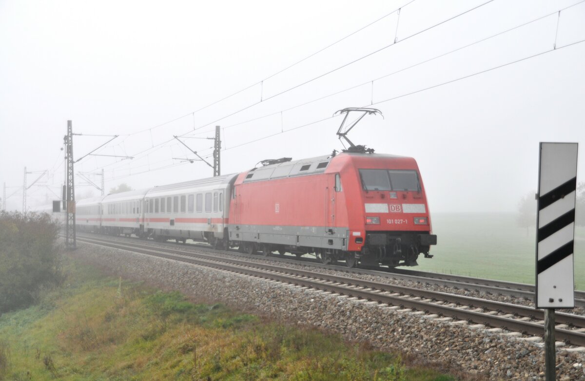 101 027-1 mit IC bei Hinterdenkental am 19.10.2012.