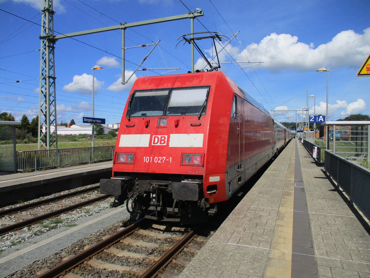 101 027 kam,am 03.August 2020,mit dem IC 2212 Koblenz-Binz,in Bergen/R�gen an.