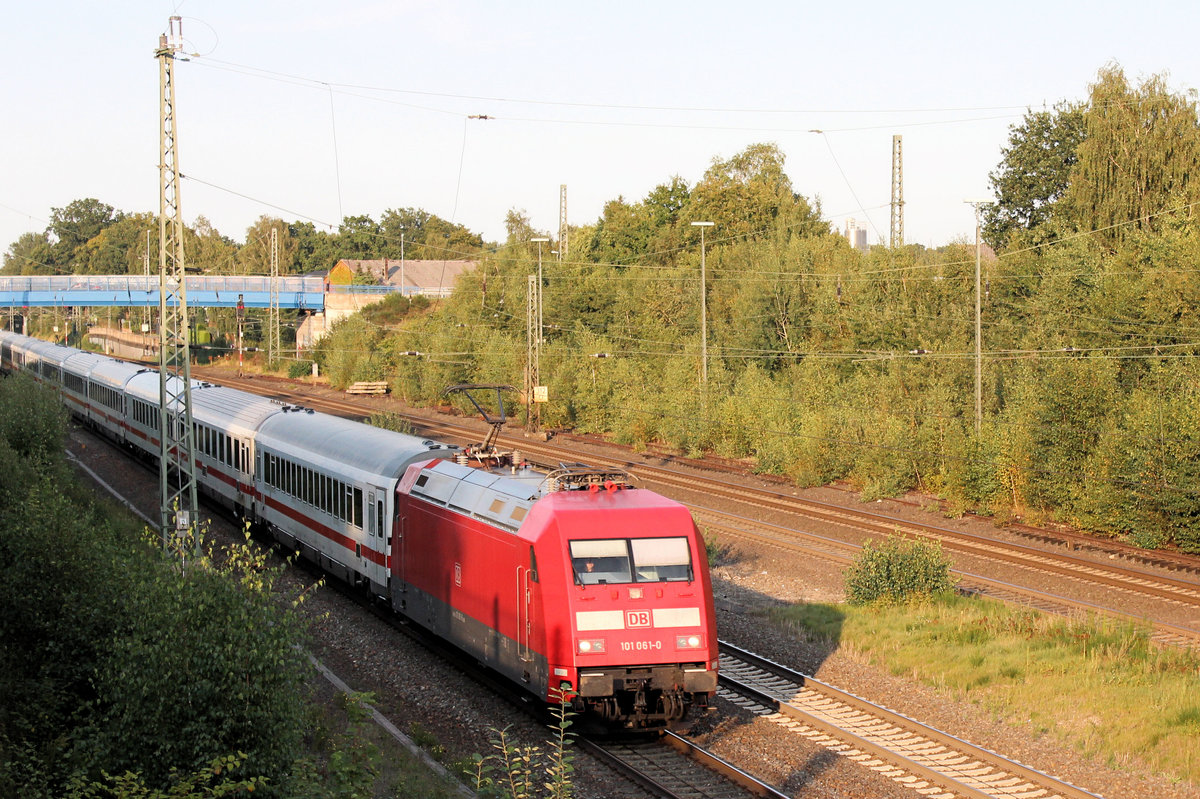 101 061-0 kommt aus Hamburg angerauscht! Tostedt, 14.09.2020