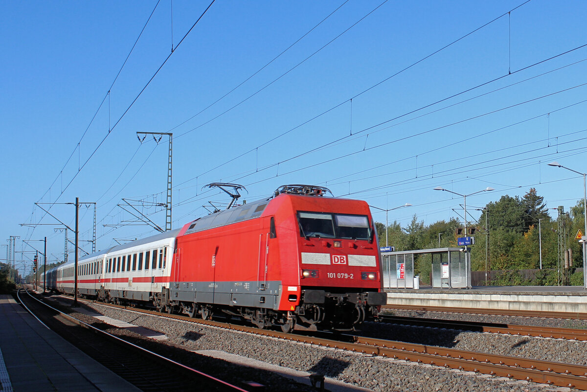 101 079-2 auf den Weg nach Hamburg. Rotenburg (Wümme), 07.10.2022.