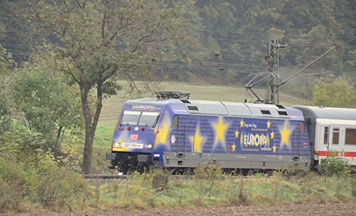 101 101-4 mit Europa-Werbung bei Amstetten am 25.09.2010.