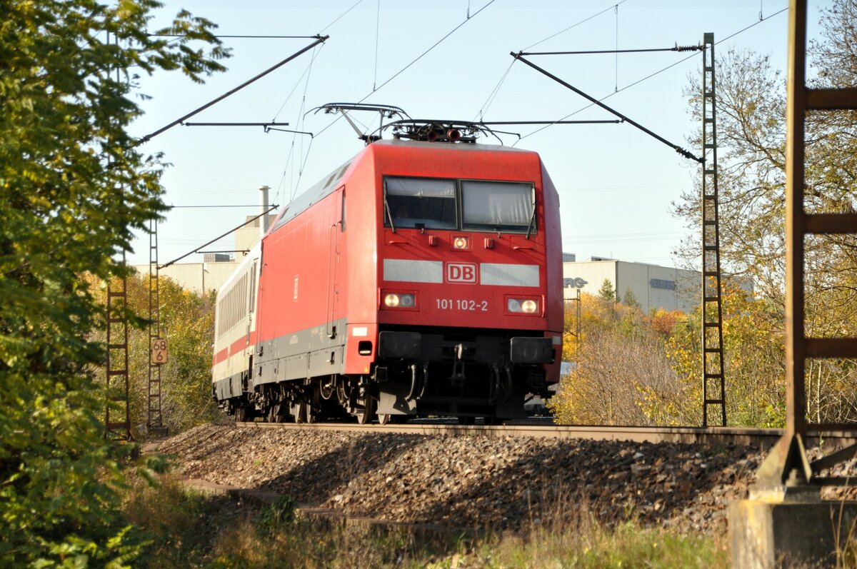 101 102-2 mit IC in Amstetten am 19.10.2012.