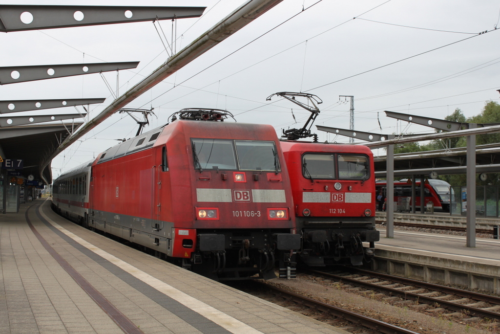 101 106 mit IC 2238(Leipzig-Warnem�nde)bei der Ausfahrt im Rostocker Hbf.12.06.2016