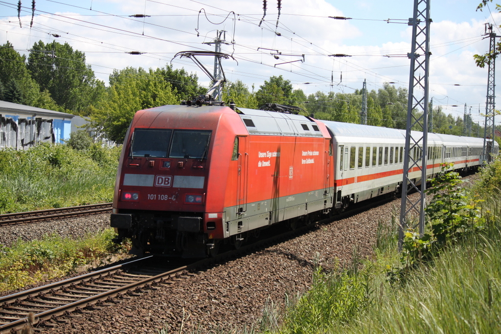 101 108-0 mit IC 2239(Warnem�nde-Leipzig)bei der Durfahrt in Rostock-Marienehe am 28.06.2015