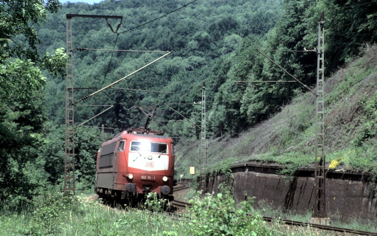 103 111-1 auf der Geislinger Steige am 06.06.1996.